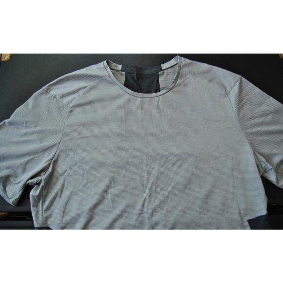 Lululemon Two Toned Gray Short Sleeve Shirt - Picture 4 of 11